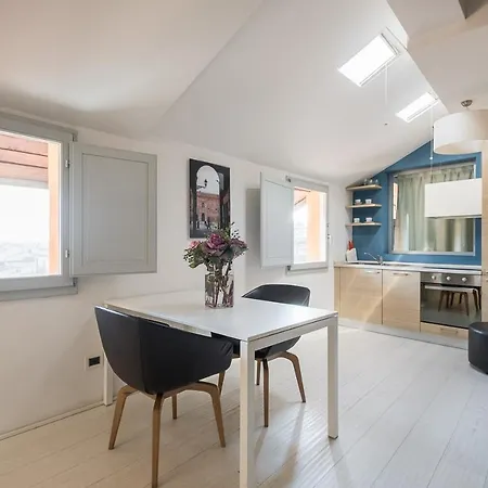 Apartamento Urbanicooh Azzoguidi - Torre Asinelli View